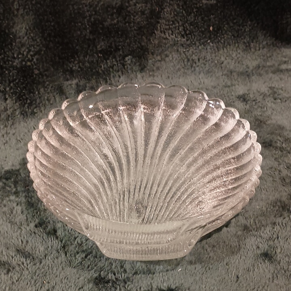 Anchor Hocking clam shell clear vintage Glass plates set of 2 NO CALL OUTS.